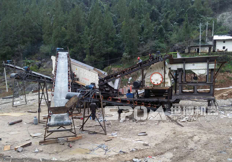 移動(dòng)重錘式破碎篩分一體機(jī)